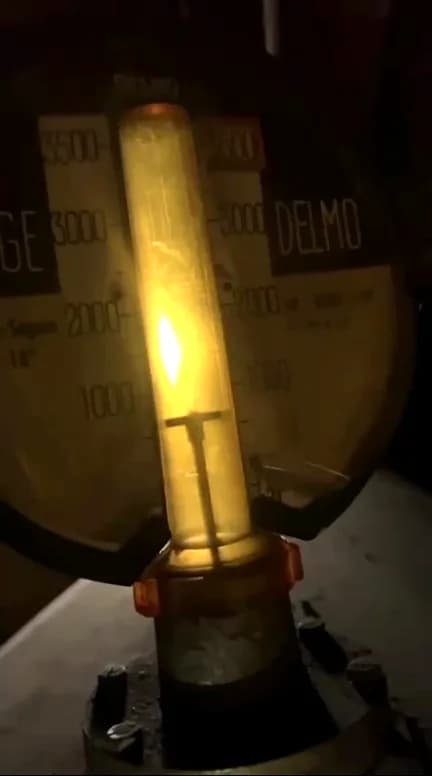 Jauge de cuve éclairée à la lampe, niveau au plus bas après pompage